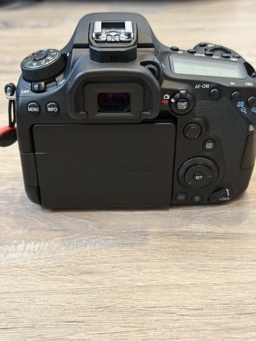 DSLR Canon 90d + 2 baterias ( maquina em excelente estado)