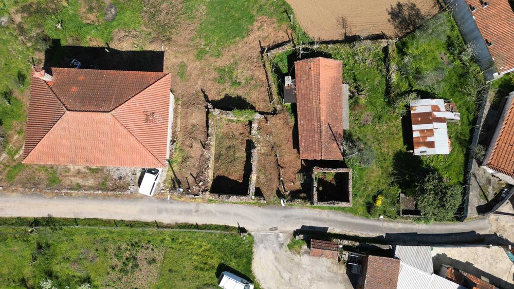 Ruína em Pedra com Grande Potencial de Reconstrução