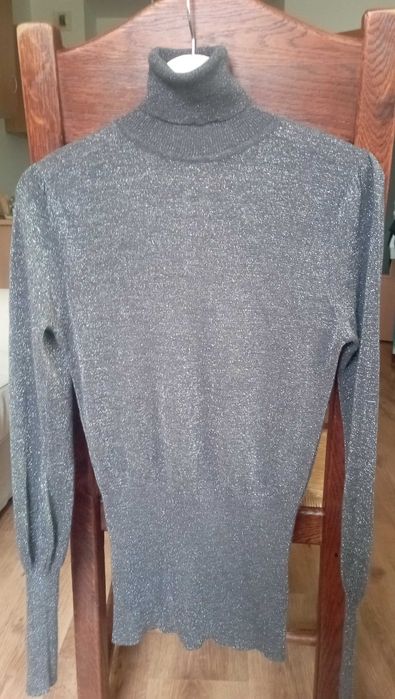 Golf z błyszczącą przędzą