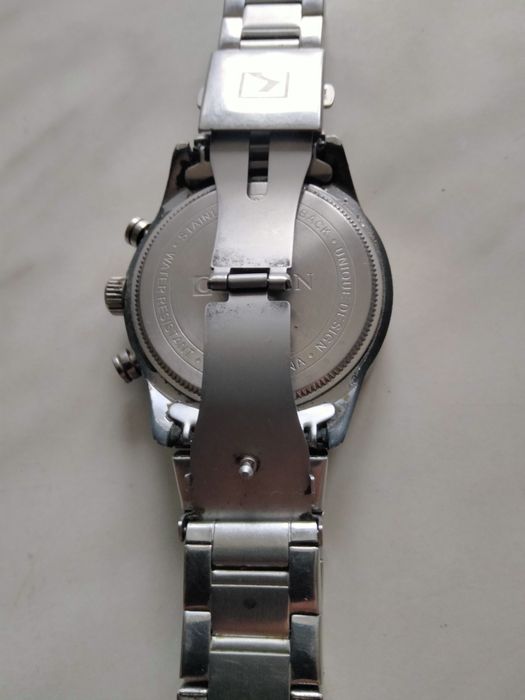 Часы наручные мужские и женские.