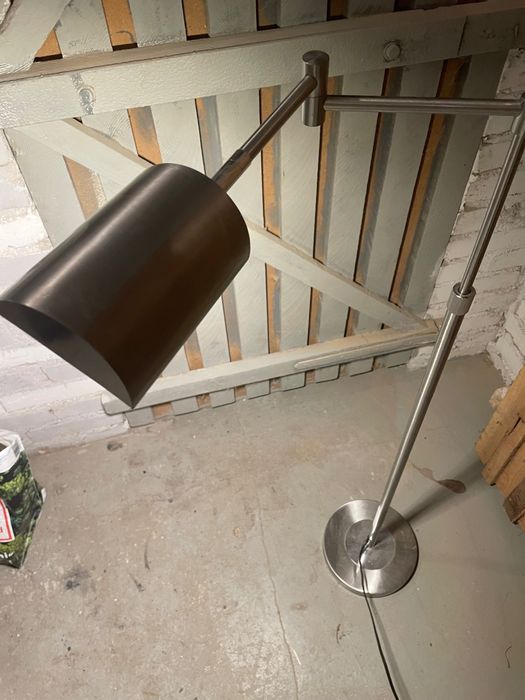 Lampa stojąca led