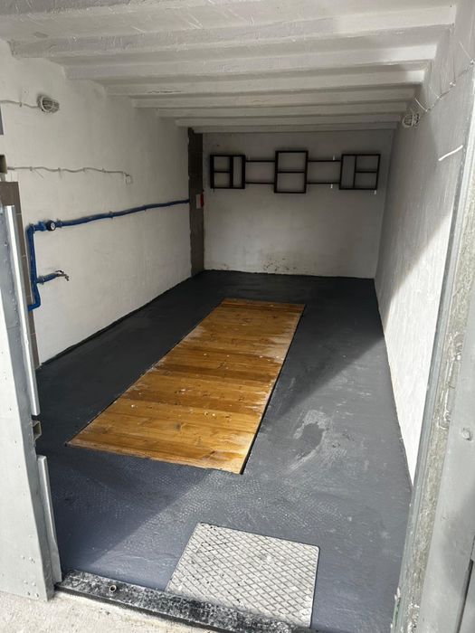 murowany garaż z kanalem