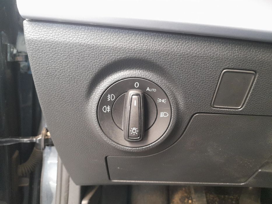 Botão / interruptor de luzes SEAT Arona (KJ7)