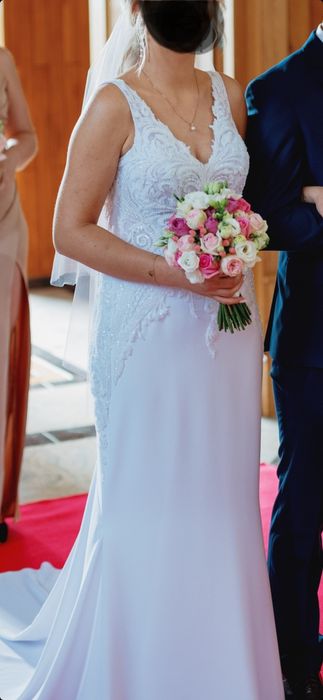 Suknia ślubna z welonem