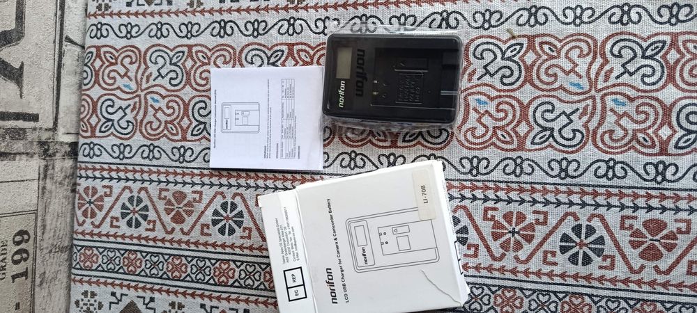 Зарядний пристрій Norifon LI-70B з РК-дисплеєм та USB для камер Olympus