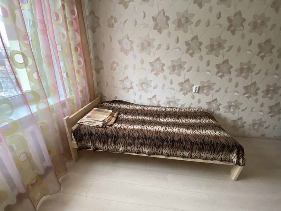 ЗДАМ ВЛАСНУ КІМНАТУ на 3 місяці з пролонгацією