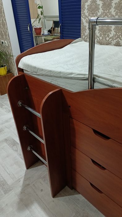 Дитяче ліжко з матрацем