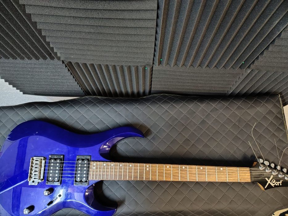 Gitara elektryczna i piec gitarowy
