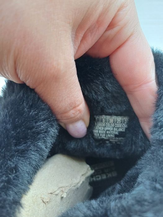 Нові черевики Skechers 38