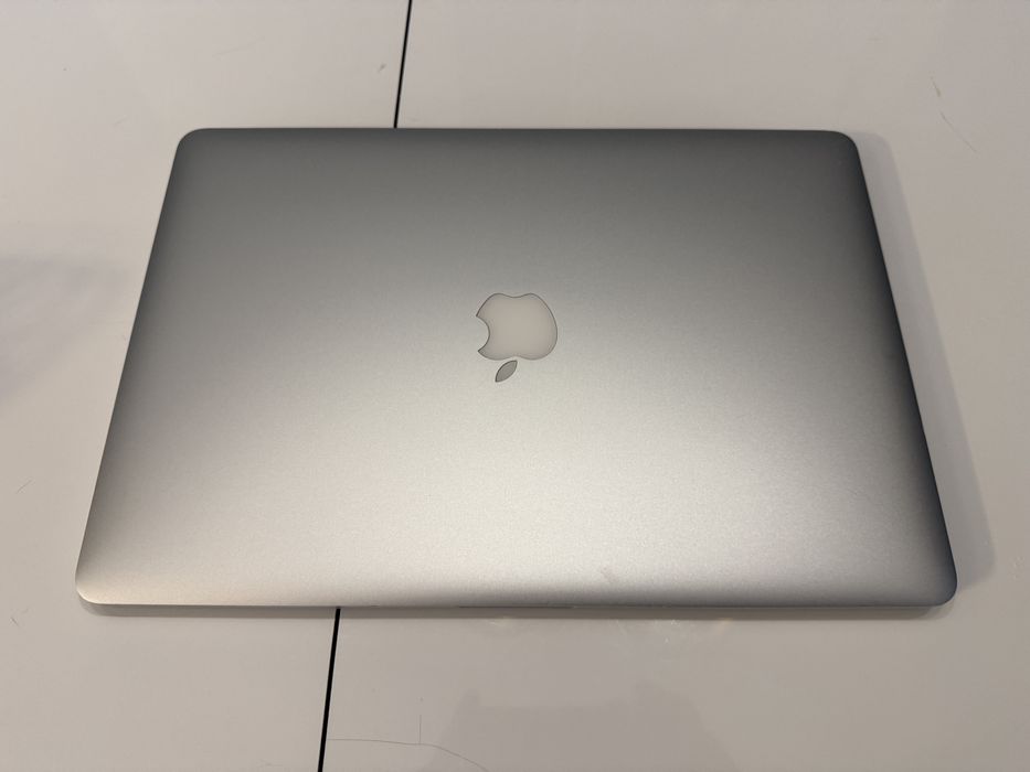 Macbook PRO 15 Cali I7 16GB RAM 256GM Sprawny