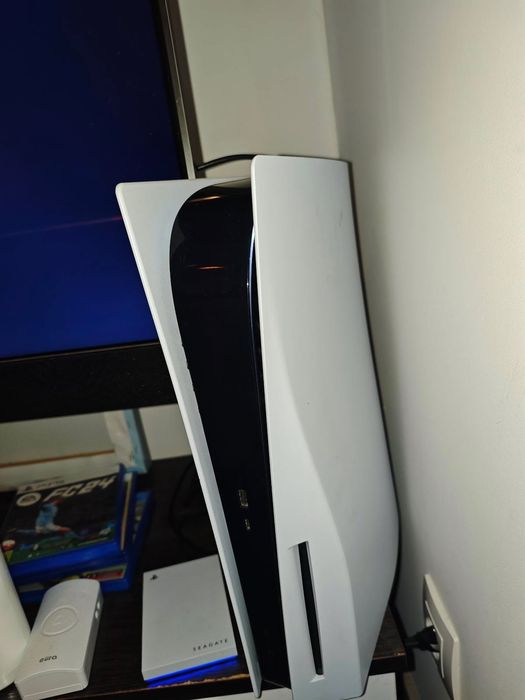 PlayStation 5 z napędem + dysk 2TB + 2 pady + 4 gry