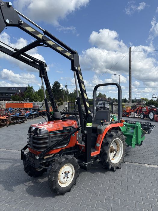 Mini Traktor Kubota B 72.  17km 4x4 z ładowaczem tur.Wspomaganie