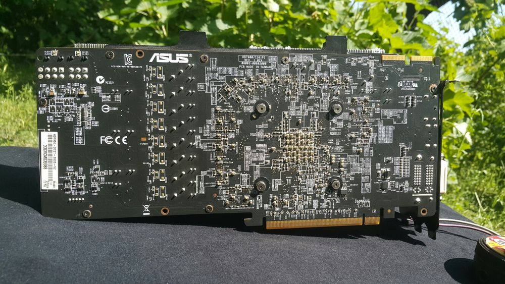 Видеокарта Asus HD 7950 3 GB GDDR5 с реобасом