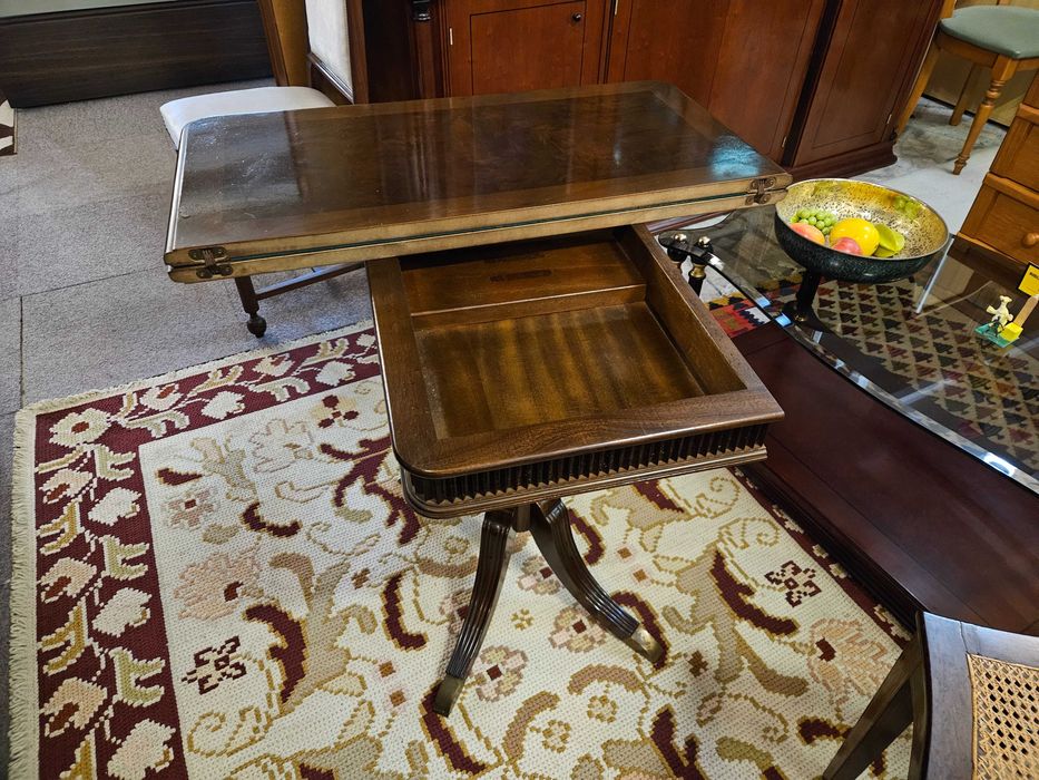 Mesa de jogo / Consola - óptimo estado geral