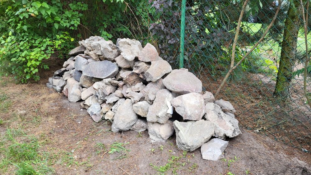 Kamień z rozbiórki kominka