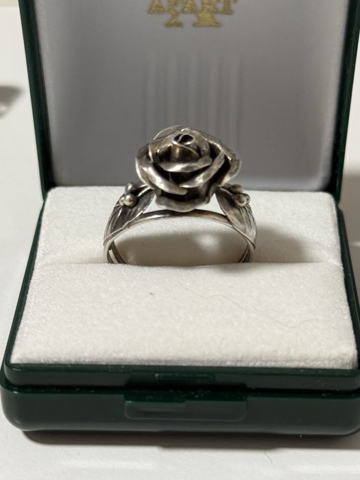 srebrny pierścionek z różą