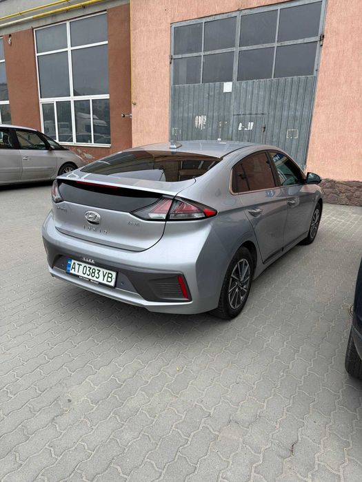 Подобова оренда авто Hyundai Ioniq 28 кВт