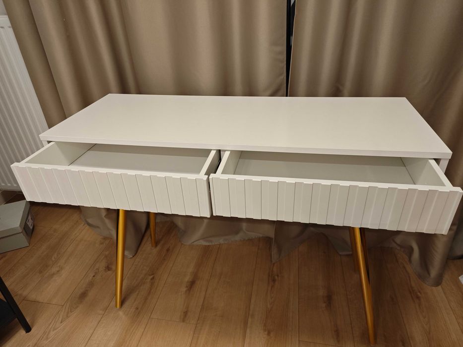 Toaletka do makijażu w dobrym stanie