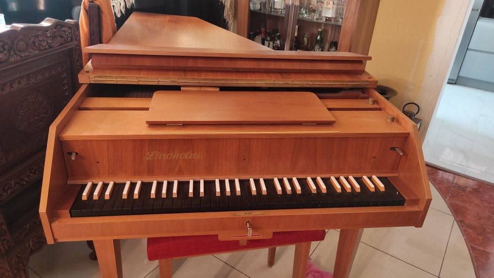 Klawesyn Lindholm sprawny