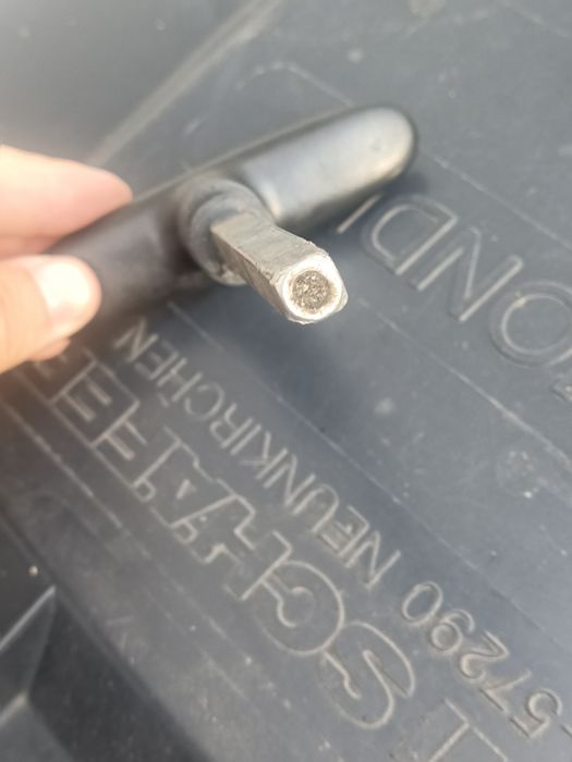 Uchwyt do bramy garażowej