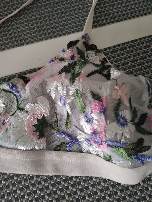 Koronkowy biustonosz New Look 40