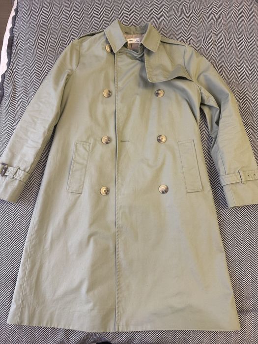 Базовий жіночий тренч