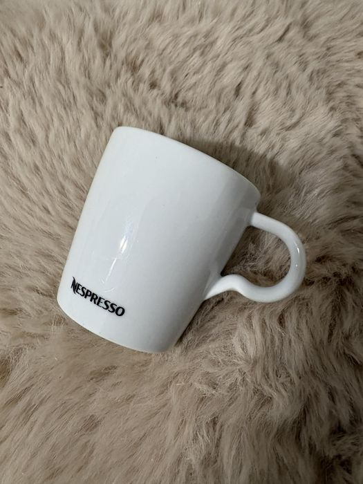 biała porcelanowa filiżanka Nespresso