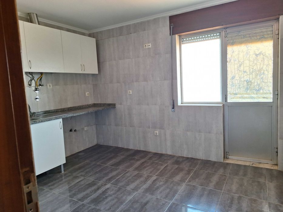 Apartamento T3 perto Centro Comercial Ubbo