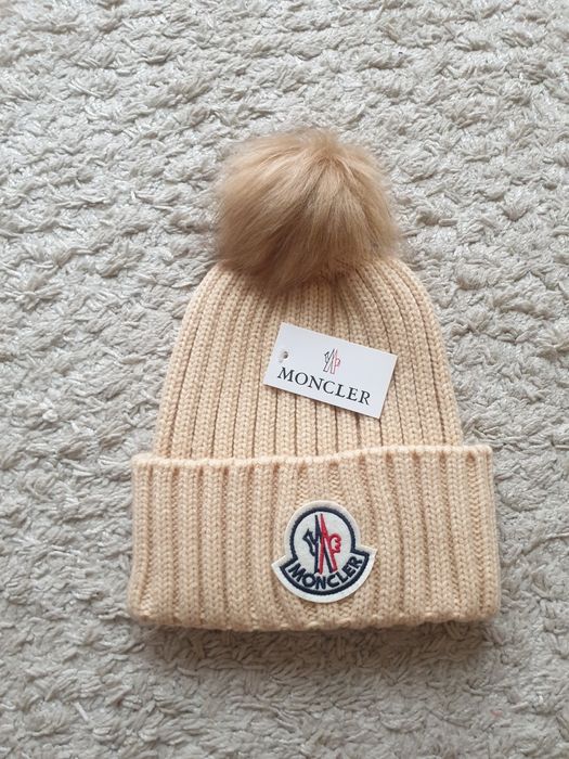 Moncler czapka zimowa, beżowa z pomponem, nowa z metką, rozmiar uniwersalny, bardzo ciepła, piekna