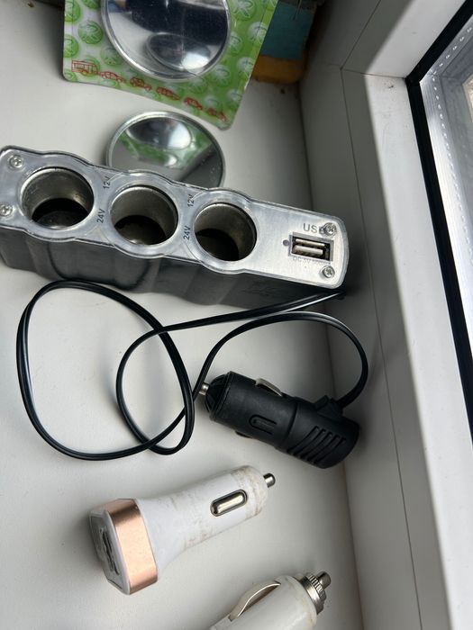 Зарядний пристрій в прідкурювач авто зарядка в прикуриватель