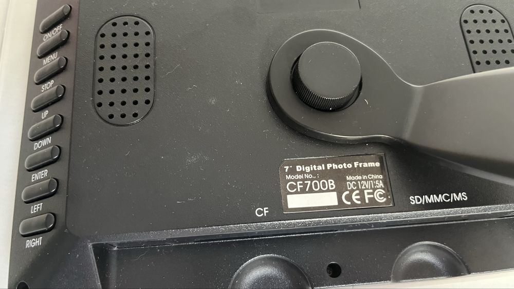 Moldura Digital 7" CF700B – Suporte a SD/MMC/MS e USB