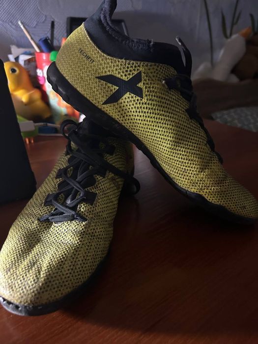 Сороканіжки футбольні