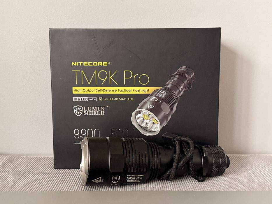 Mocna latarka taktyczna Nitecore TM9K PRO
