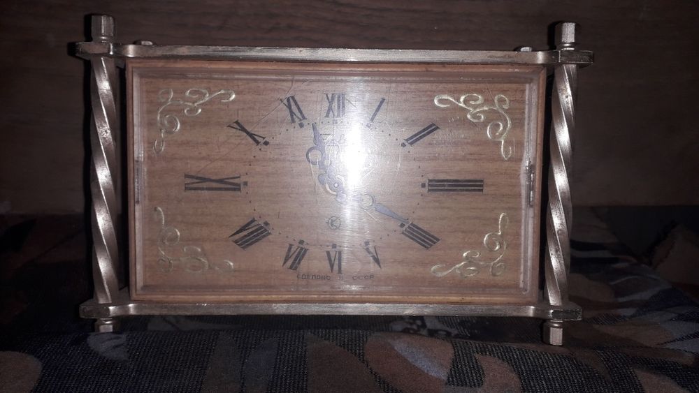 Електромеханические часы Слава