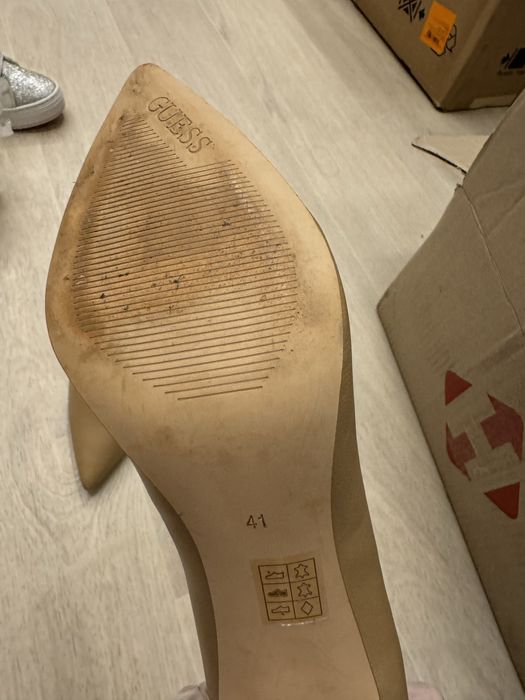 Туфли женские GUESS
