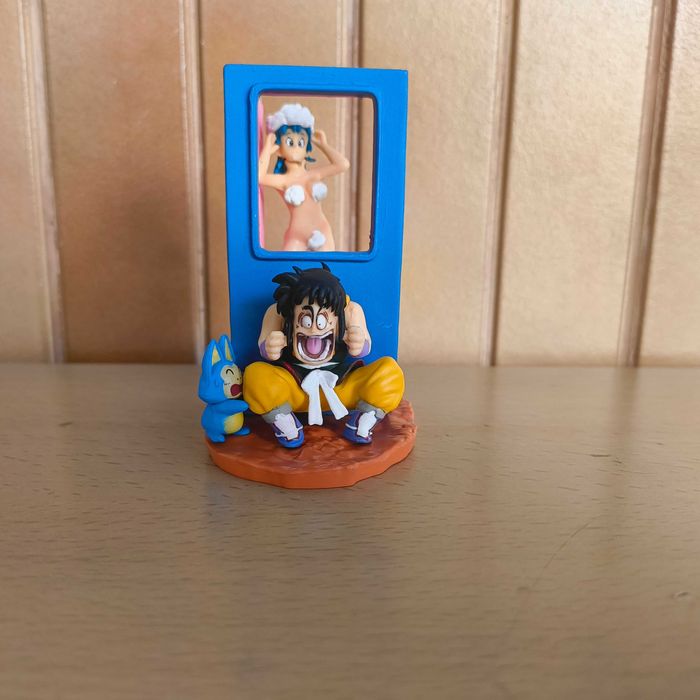 Boneco Figura Dragon Ball Yamcha e Bulma no Banho