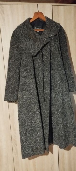 Продам речі.Медичне ліжко .Милиці і ходунки.