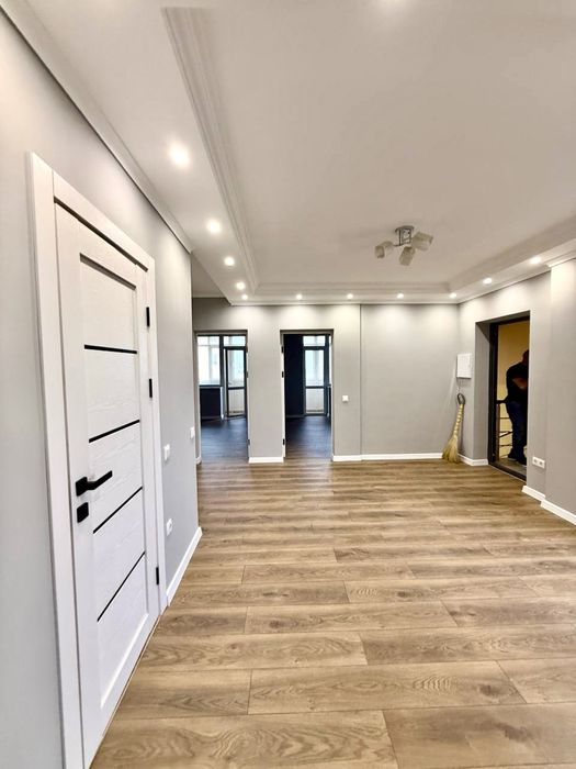 Простора квартира з євроремонтом та великою терасою 20 м²
