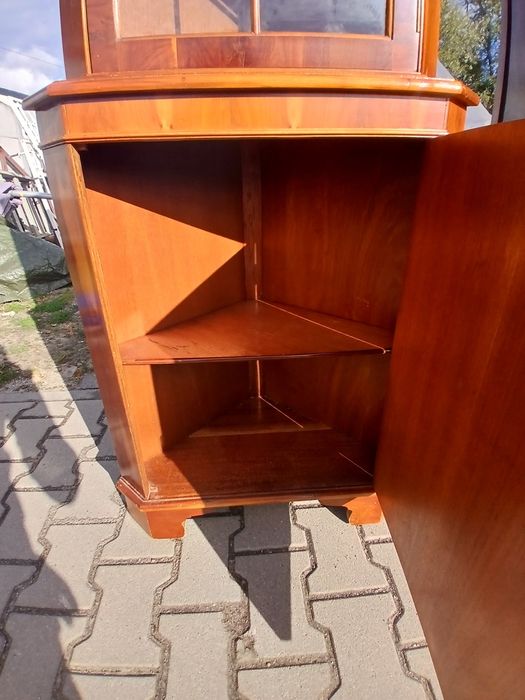 Witryna narożna w stylu angielskim