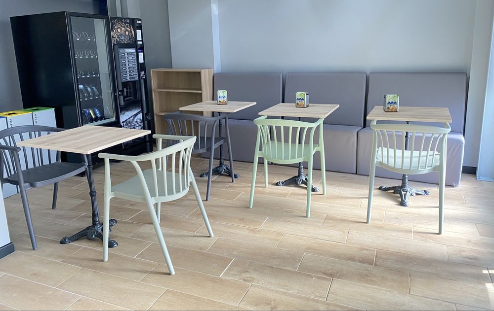 Sale of 8 Café/Terrace Chairs64751137869059121