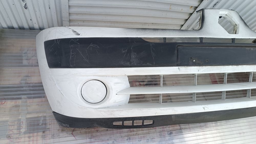 Vendo parachoque de frente Renault Clio 2 ano 1998/2004