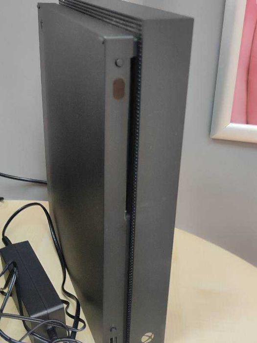 Ігрова консоль Microsoft Xbox One X 1Tb