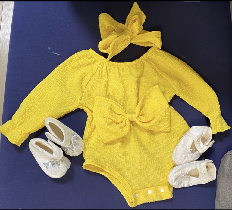 Жовтий боді з бантом для дівчинки.