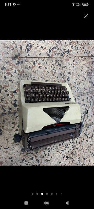 Máquina de escrever a funcionar bem