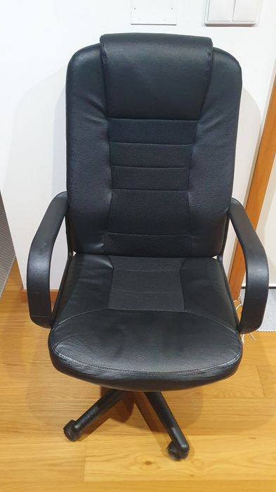 Secretaria de vidro com cadeira