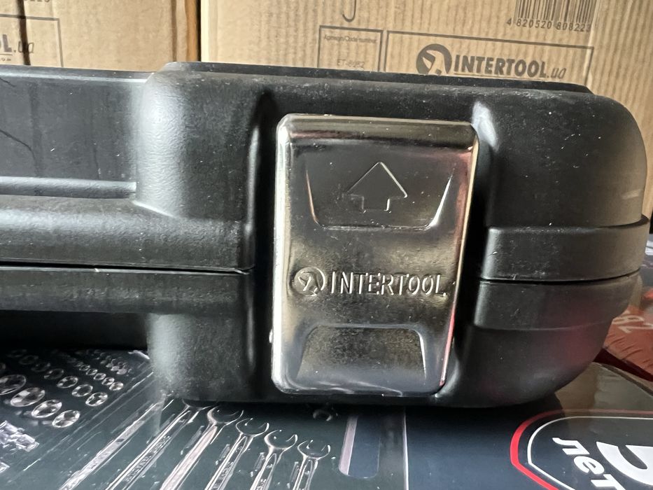 Професійний набір інструментів INTERTOOL 126 шт. головки, ключі