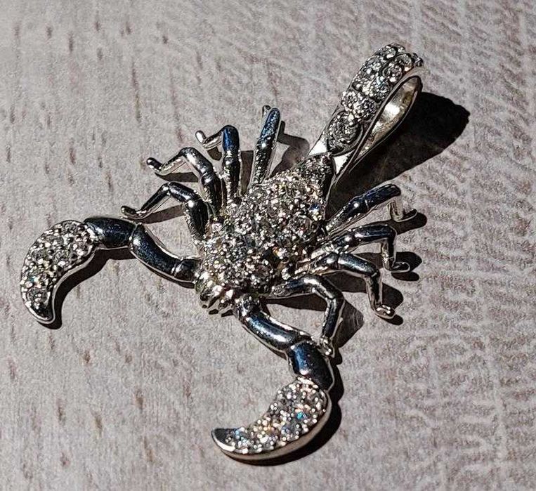 Серебряный кулон скорпион с муассанитами