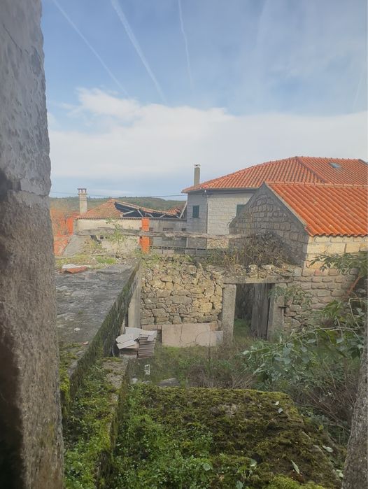 Linda moradia para reconstruir