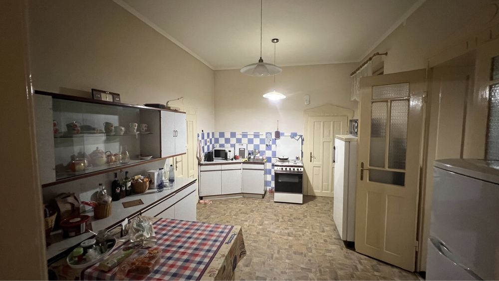 Дім на 8 сотинах престижна локація