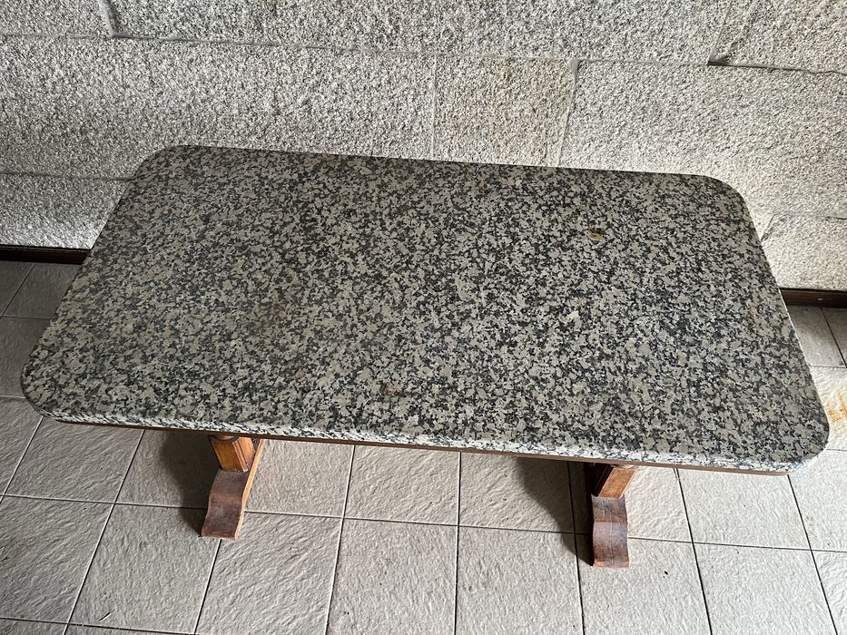 Mesa de cozinha com tampo em marmore